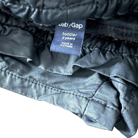 Baby Gap faux leather black ruffle shorts Girl’s size 2T elastic waistband - Picture 3 of 5